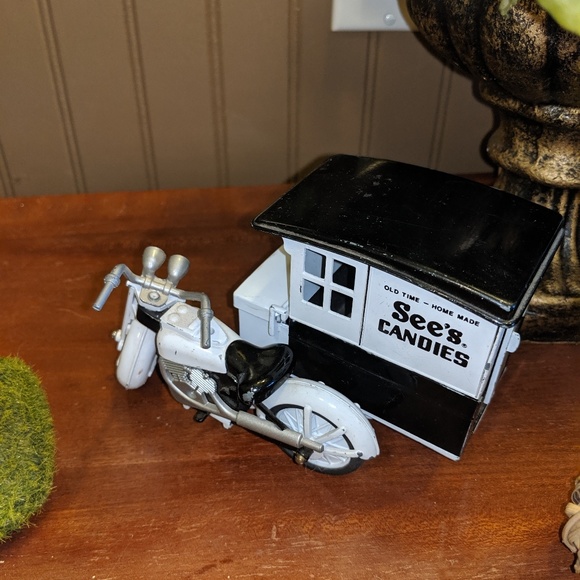 Vintage Style Sees Candies Motorcycle Delivery. 19 - Picture 1 of 4